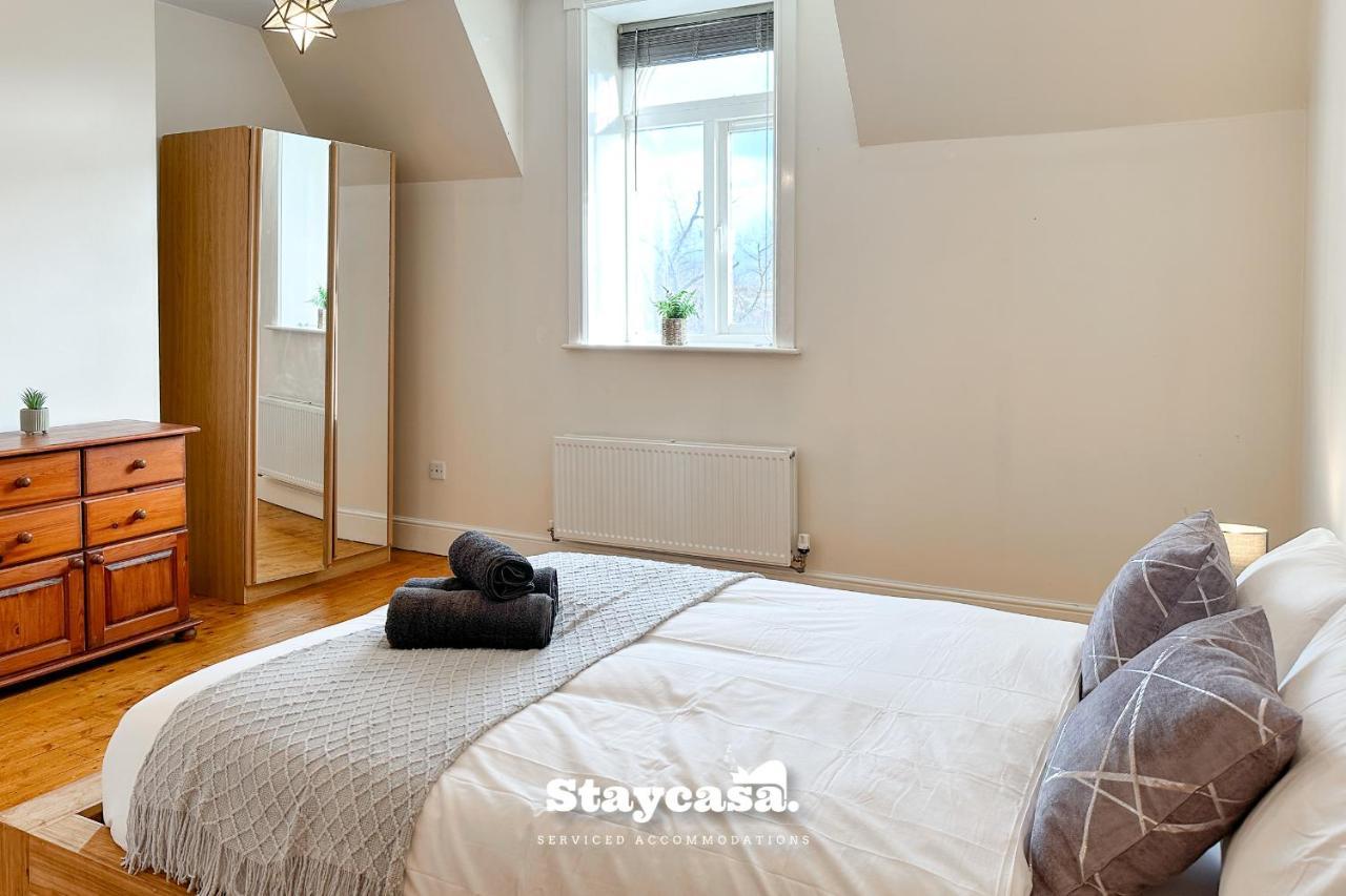 Spacious Home In Whalley Range With Free Parking แมนเชสเตอร์ ภายนอก รูปภาพ