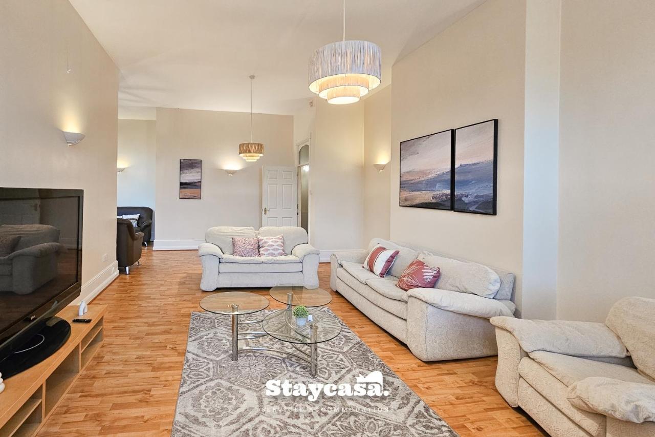 Spacious Home In Whalley Range With Free Parking แมนเชสเตอร์ ภายนอก รูปภาพ