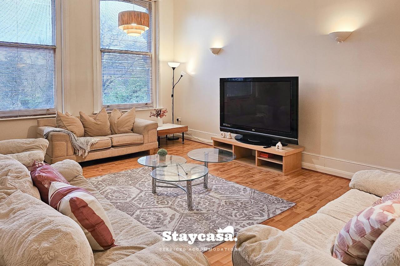 Spacious Home In Whalley Range With Free Parking แมนเชสเตอร์ ภายนอก รูปภาพ