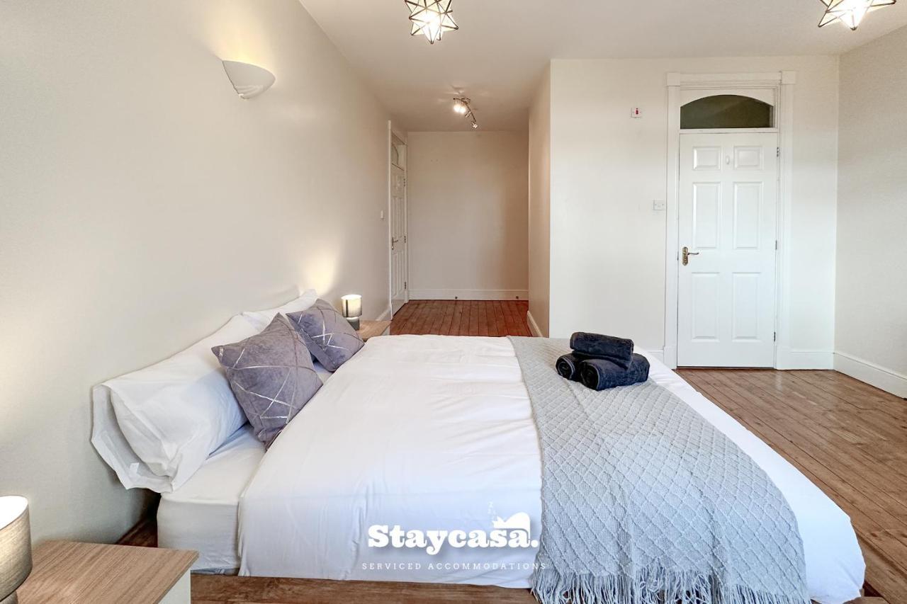 Spacious Home In Whalley Range With Free Parking แมนเชสเตอร์ ภายนอก รูปภาพ